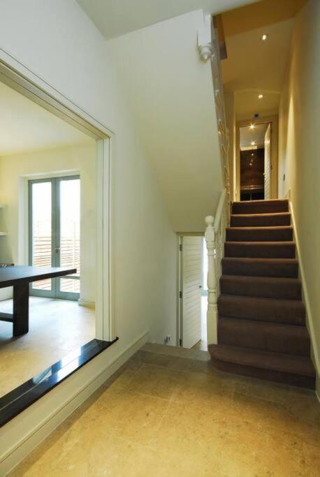 Quintessential Town House Close To Central Londres Exterior foto
